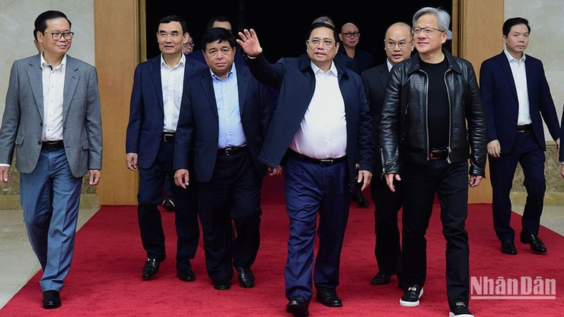 Prime Minister Pham Minh Chinh and Nvidia President and CEO Jensen Huang.