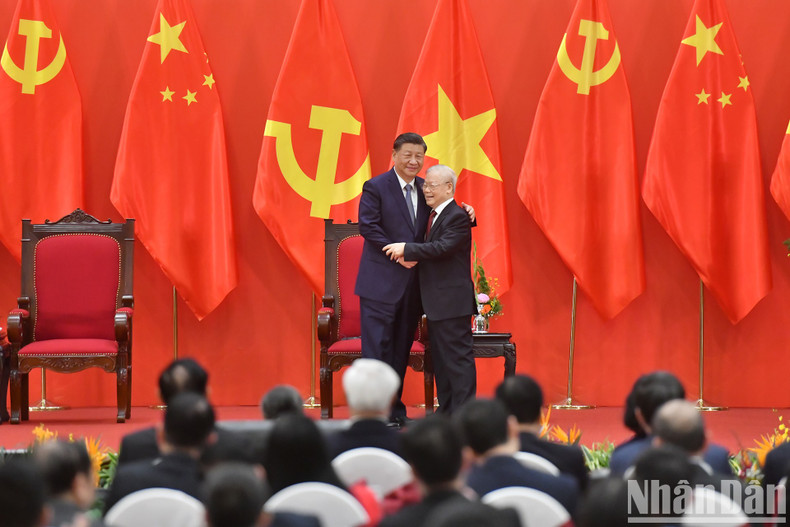 General Secretary Nguyen Phu Trong and Chinese General Secretary and President Xi Jinping at the meeting.
