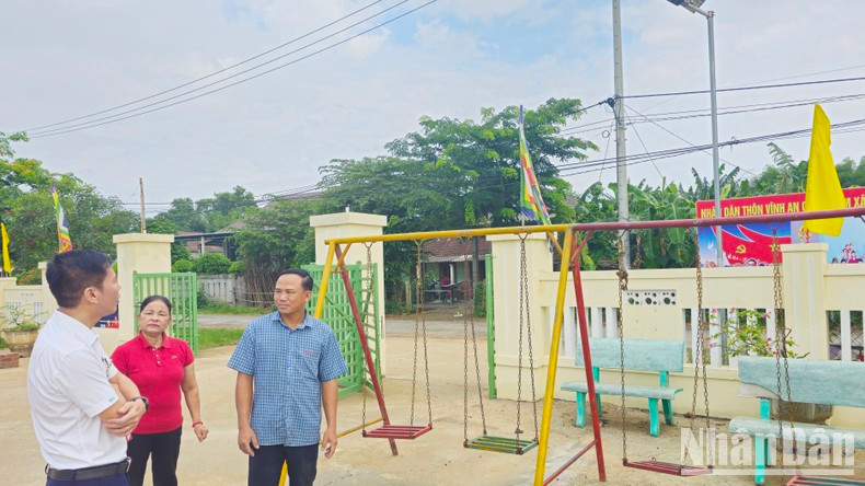 Flood-proof community houses are also playgrounds for children. Flood-proof community houses are also playgrounds for children.