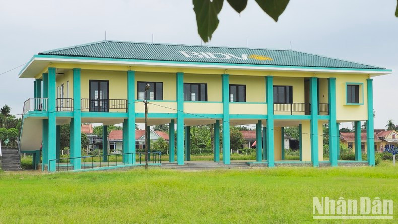 A flood-proof house in Lam Thuy Village, Hai Hung Commune. A flood-proof house in Lam Thuy Village, Hai Hung Commune.
