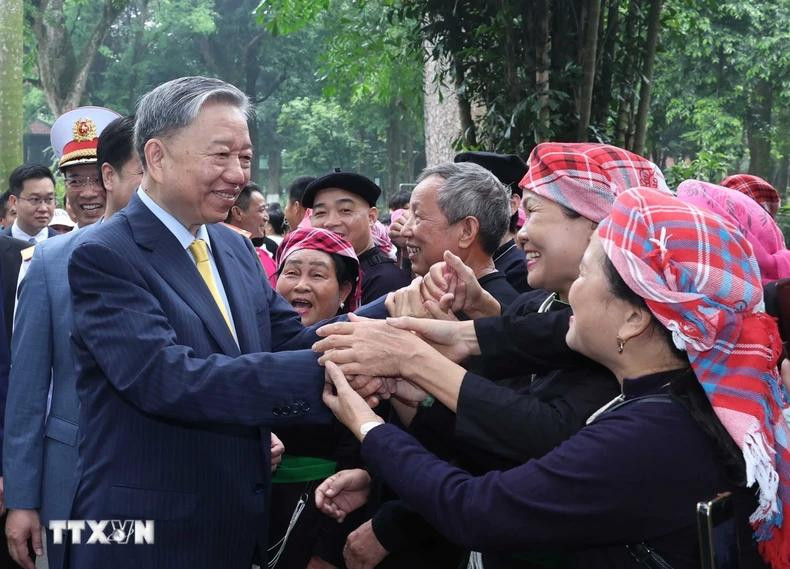 President To Lam shakes hands with people at the President Ho Chi Minh Relic Site.