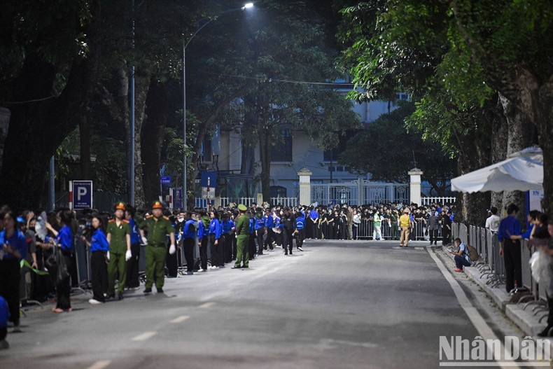 Long lines of people in the streets around the National Funeral Home. Long lines of people in the streets around the National Funeral Home.