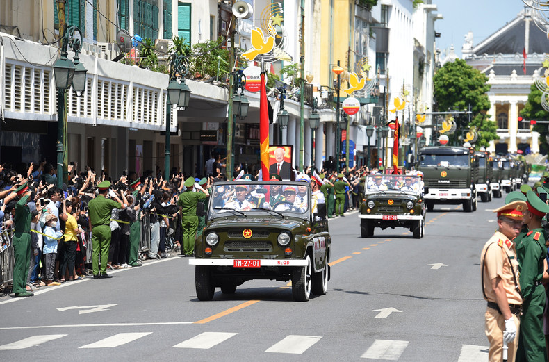 The hearse is accompanied by a command car and other vehicles carrying the portrait of General Secretary Nguyen Phu Trong, his medals and decorations, the national flag, the military flag and the honour guards. The hearse is accompanied by a command car and other vehicles carrying the portrait of General Secretary Nguyen Phu Trong, his medals and decorations, the national flag, the military flag and the honour guards.