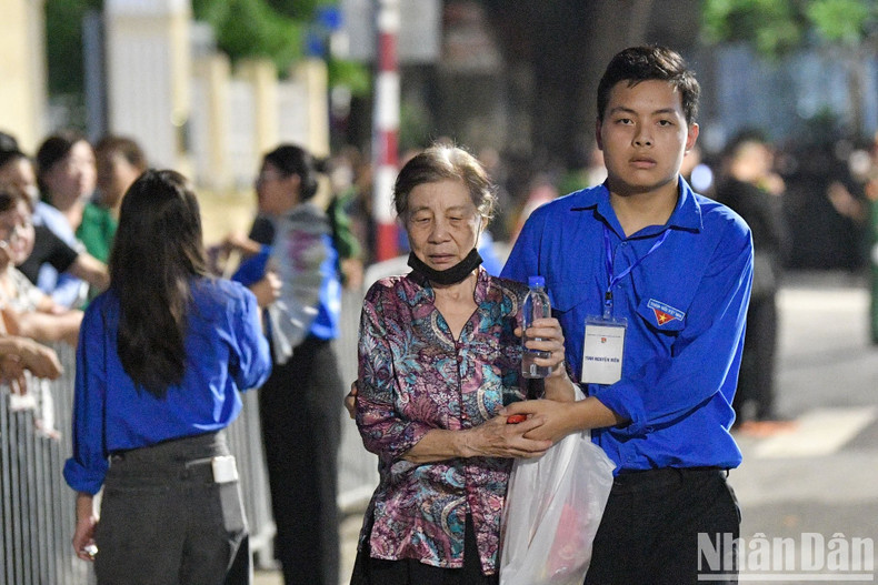 Many senior citizens were given assistance as they approached the funeral home. Many senior citizens were given assistance as they approached the funeral home.
