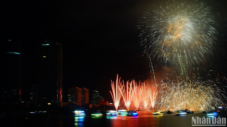 The audience is treated to a brilliant fireworks display from the Finnish team.