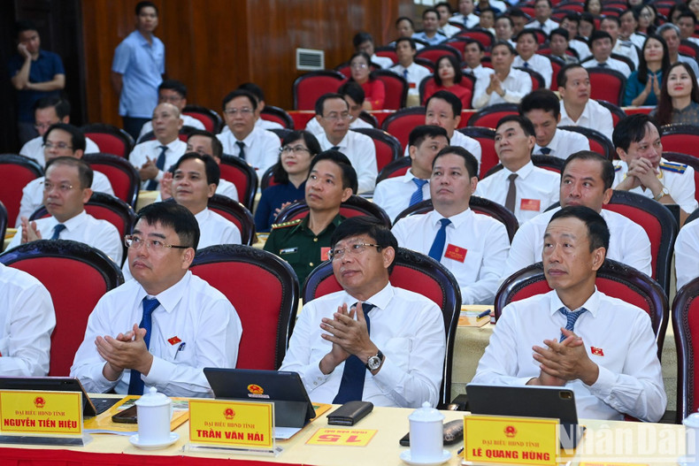 Members of the Thanh Hoa People’s Council at the meeting.