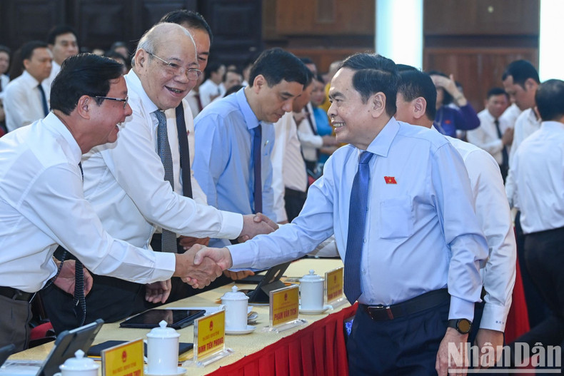 National Assembly Chairman Tran Thanh Man shakes hands with delegates at the opening session.