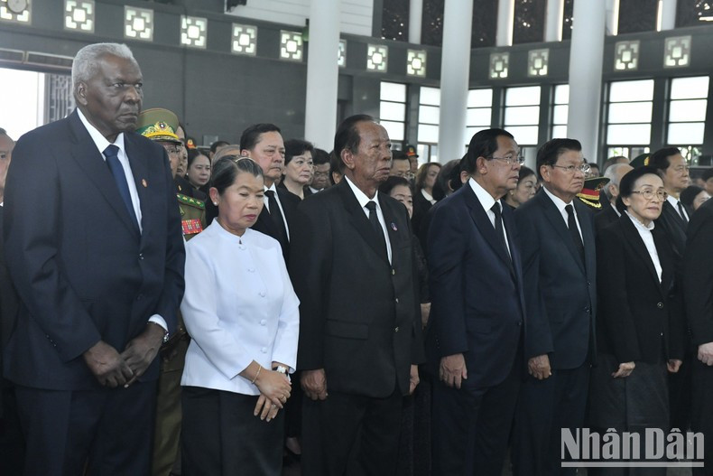 Foreign delegates at the service. Foreign delegates at the service.