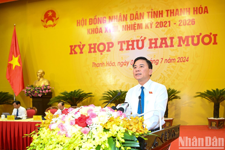 Thanh Hoa Party Secretary and People’s Council Chairman Do Trong Hung speaks at the opening session.