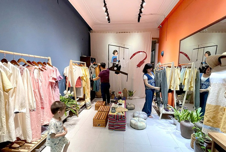 A shop displaying and selling brocade products. A shop displaying and selling brocade products.