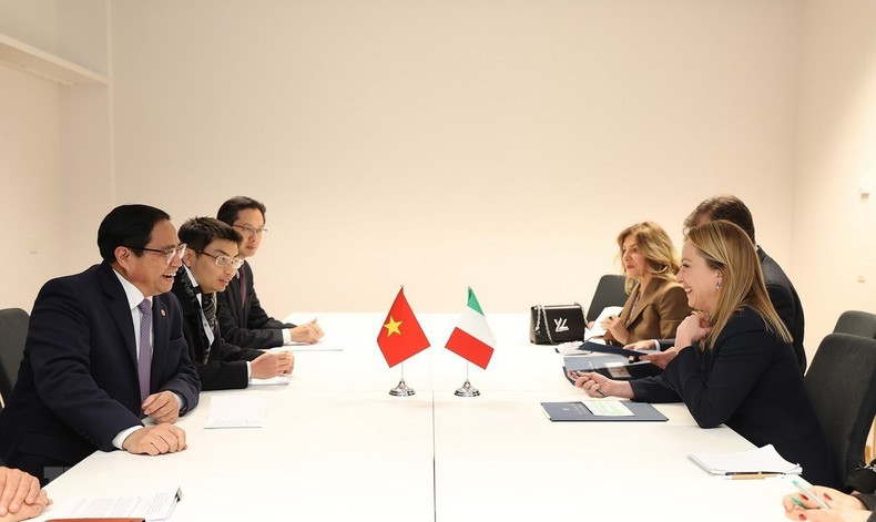 The meeting between Prime Minister Pham Minh Chinh and Italian Prime Minister Giorgia Meloni. (Photo: VNA)