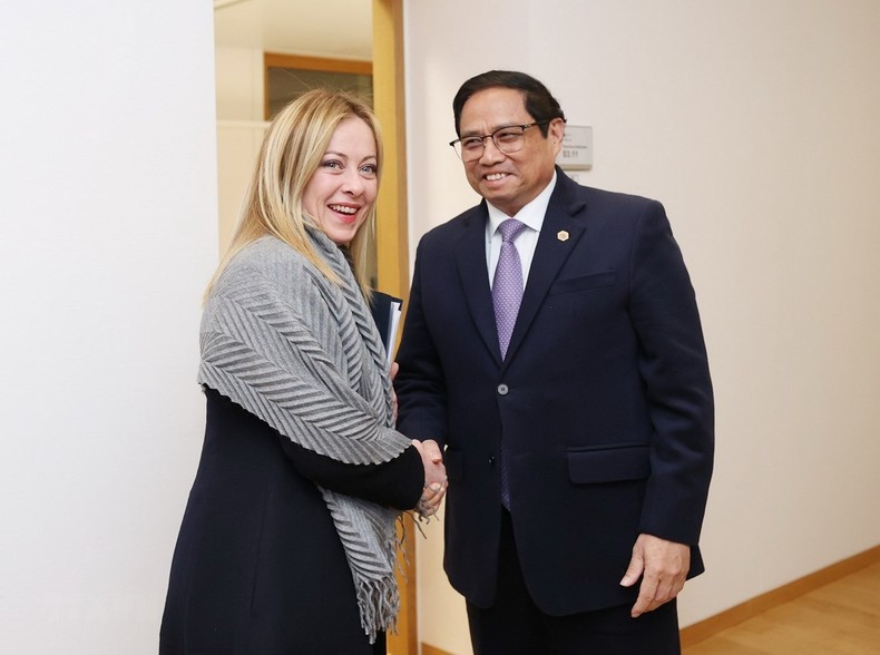 Prime Minister Pham Minh Chinh meets with Italian Prime Minister Giorgia Meloni. (Photo: VNA)