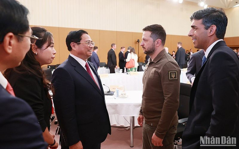 Prime Minister Pham Minh Chinh meets with Ukrainian President Volodymyr Oleksandrovych Zelensky. Prime Minister Pham Minh Chinh meets with Ukrainian President Volodymyr Oleksandrovych Zelensky.