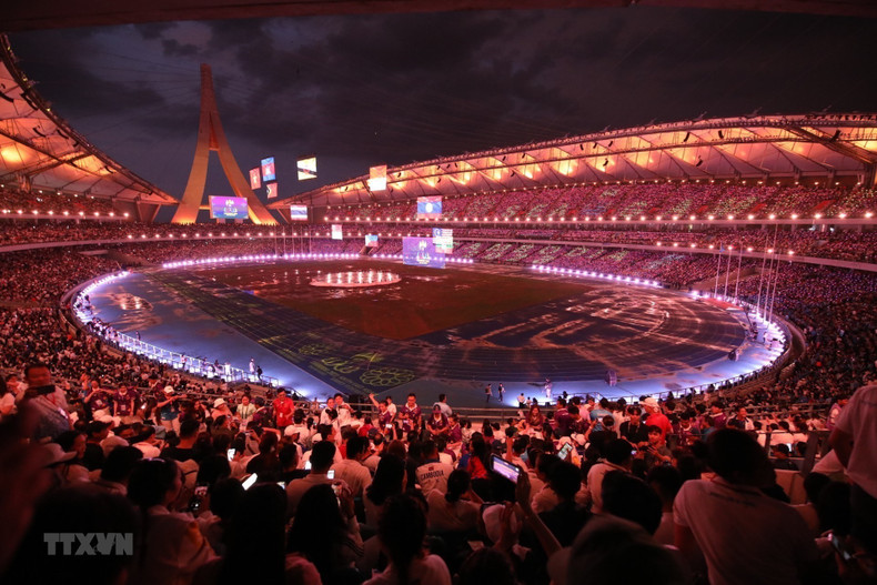 After more than 20 days of competition, the SEA Games concluded with an impressive closing ceremony at Morodok Techo Stadium. After more than 20 days of competition, the SEA Games concluded with an impressive closing ceremony at Morodok Techo Stadium.