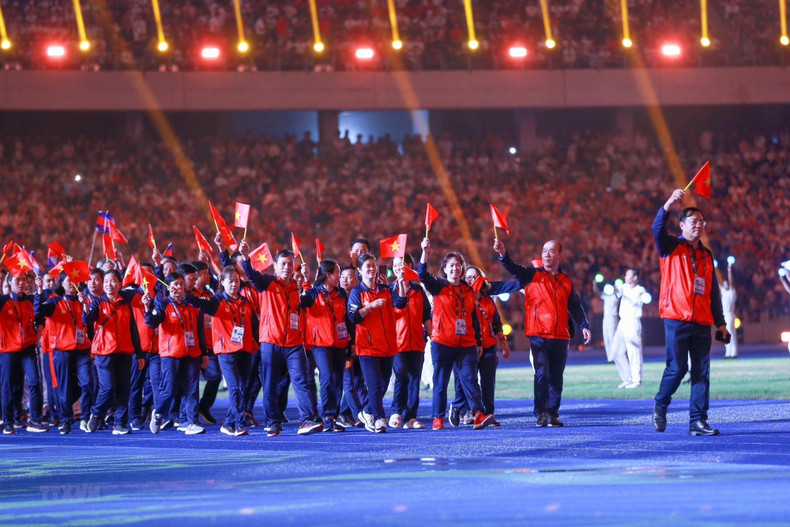 The Vietnamese delegation march at Morodok Techo Stadium. The Vietnamese delegation march at Morodok Techo Stadium.