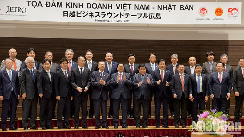 Prime Minister Pham Minh Chinh and Japanese business leaders. Prime Minister Pham Minh Chinh and Japanese business leaders.