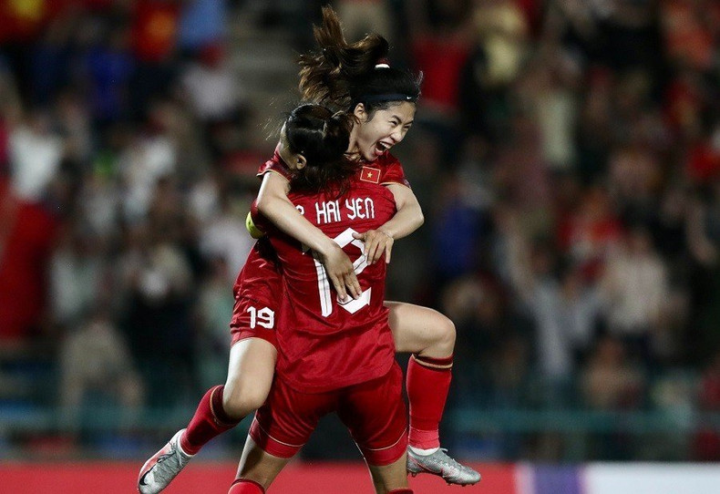 Caption: Thanh Nha celebrates scoring Vietnam’s second goal with teammate Hai Yen. (Photo: Zing.vn) Caption: Thanh Nha celebrates scoring Vietnam’s second goal with teammate Hai Yen. (Photo: Zing.vn)