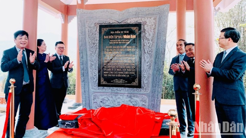 The stele commemorating a former workplace of Nhan Dan’s editorial board.