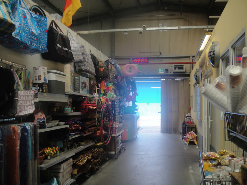 A corner inside the market hall. (Photo: Maxine Montreux)