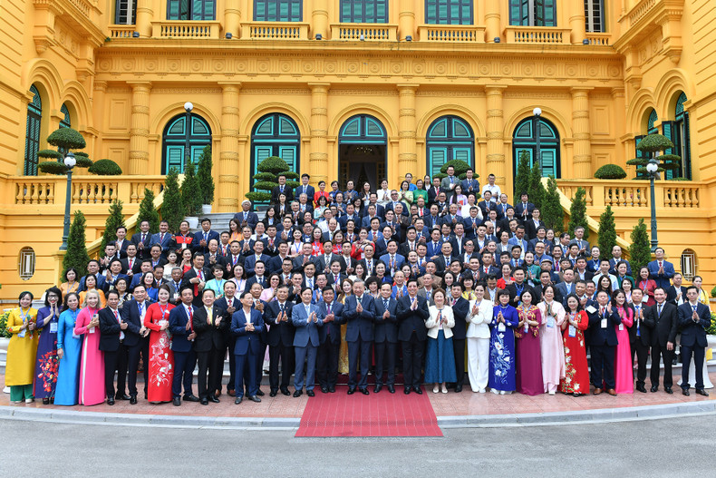 General Secretary and President To Lam and the delegation of outstanding entrepreneurs. General Secretary and President To Lam and the delegation of outstanding entrepreneurs.
