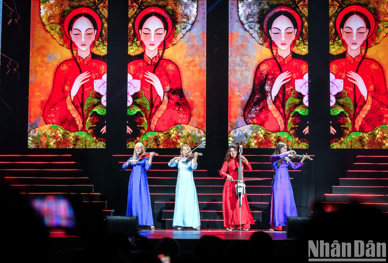 Bond begins their concert with Elysium. Bond begins their concert with Elysium.