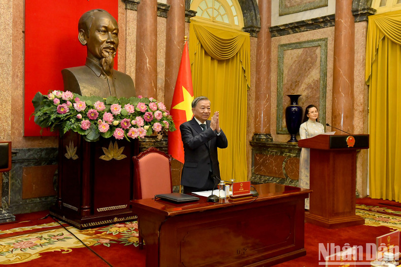 General Secretary and President To Lam at the meeting with the delegation of outstanding entrepreneurs. General Secretary and President To Lam at the meeting with the delegation of outstanding entrepreneurs.