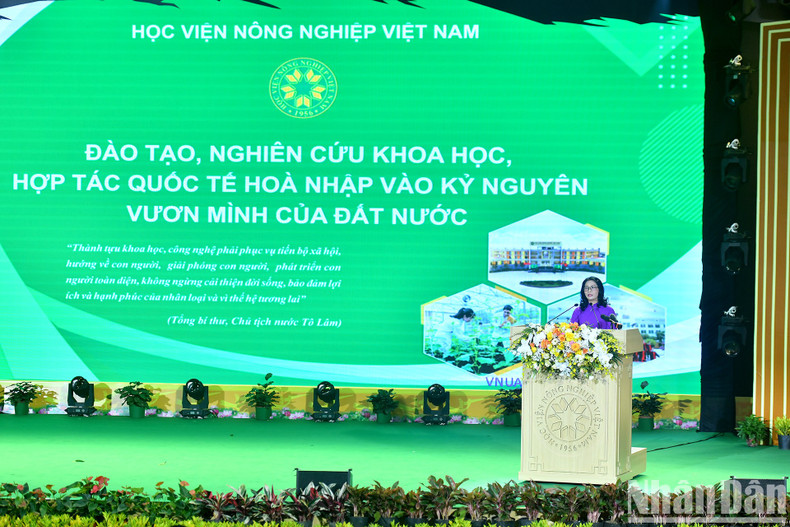 VNUA President Nguyen Thi Lan speaks at the event.
