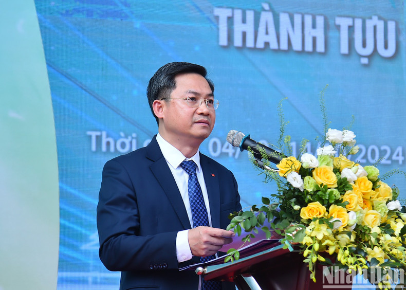 Hanoi Vice Chairman Ha Minh Hai speaks at the exhibition's opening ceremony. Hanoi Vice Chairman Ha Minh Hai speaks at the exhibition's opening ceremony.