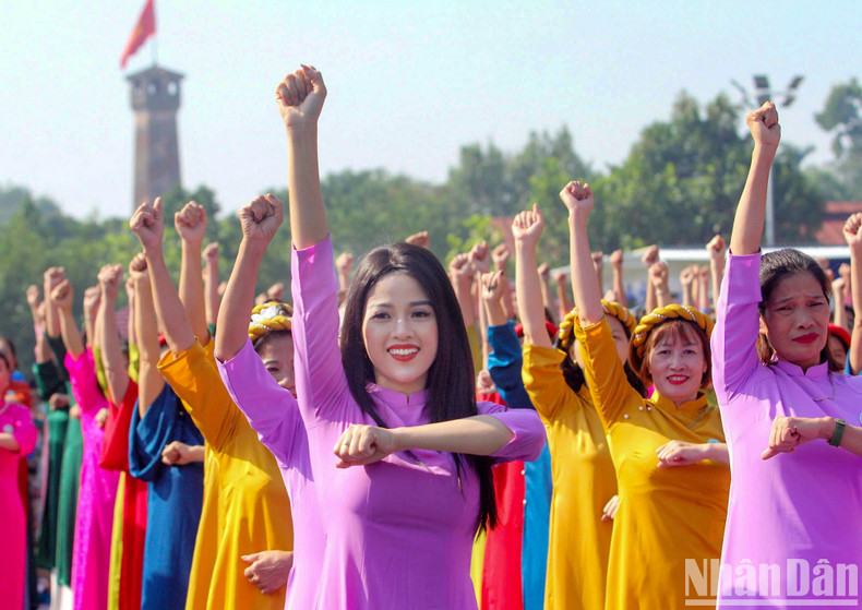 Women in ao dai perform against the background of songs about Hanoi. Women in ao dai perform against the background of songs about Hanoi.