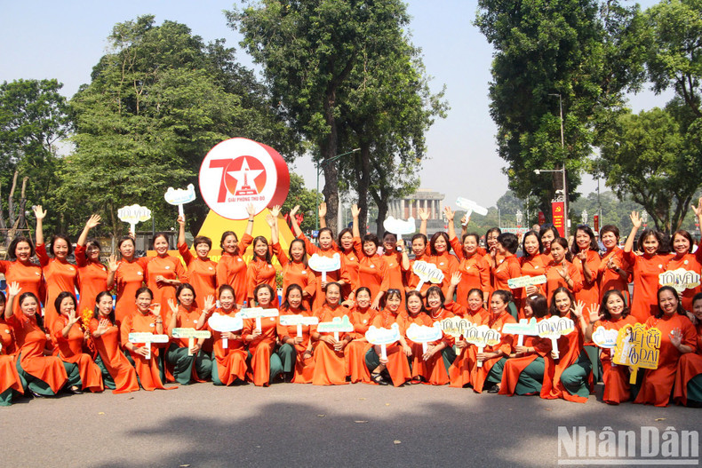 The Ao Dai Carnival is one of many activities to mark the 70th anniversary of Hanoi’s liberation. The Ao Dai Carnival is one of many activities to mark the 70th anniversary of Hanoi’s liberation.