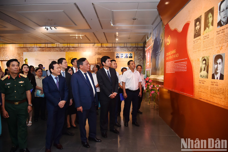 Delegates visit an exhibition space on the first Party cell in Hanoi. Delegates visit an exhibition space on the first Party cell in Hanoi.