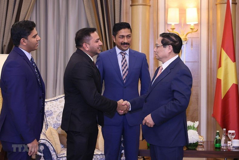 Prime Minister Pham Minh Chinh receives Shehim Kottilingal, Director of Lulu Group International, and others leaders of Lulu Group. Prime Minister Pham Minh Chinh receives Shehim Kottilingal, Director of Lulu Group International, and others leaders of Lulu Group.