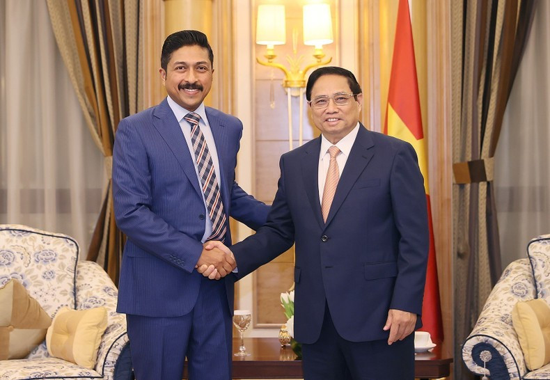 Prime Minister Pham Minh Chinh receives Shehim Kottilingal, Director of Lulu Group International. Prime Minister Pham Minh Chinh receives Shehim Kottilingal, Director of Lulu Group International.