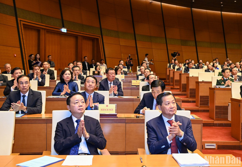 Deputy PM Le Minh Khai, Deputy PM Tran Hong Ha, other government members and guests at the opening session.