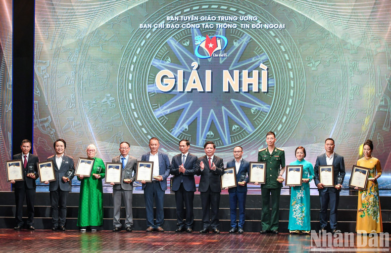 Second-prize winners. Second-prize winners.