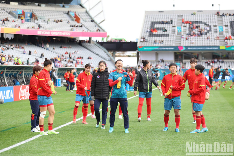 The Vietnamese players are ready for the challenging match against the defending champions.
