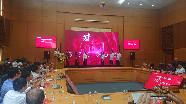 The launch of the 5G wireless service in Hung Yen.