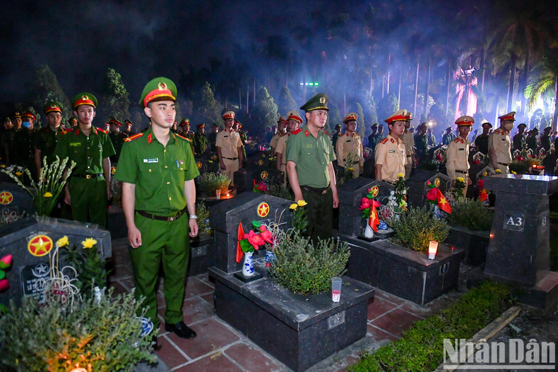 Vigils are also held concurrently at martyr cemeteries in 63 provinces and centrally-governed cities throughout the country.