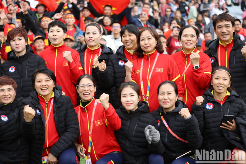 Vietnamese players pose for a photo after the match. Vietnamese players pose for a photo after the match.