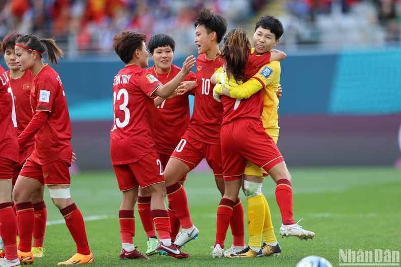 Goalkeeper Kim Thanh celebrates with her teammates after a save. Goalkeeper Kim Thanh celebrates with her teammates after a save.