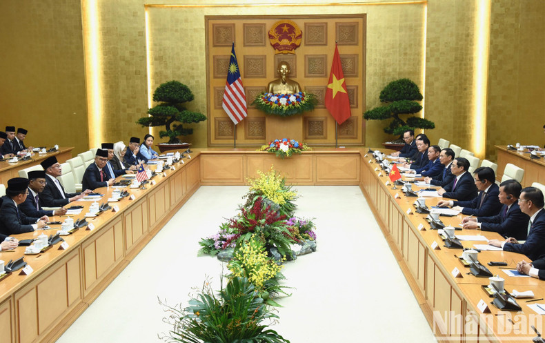The talks between Prime Minister Pham Minh Chinh and his Malaysian counterpart Anwar Ibrahim. (Photo: Tran Hai)