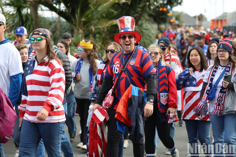 US fans arrive at Eden Park.