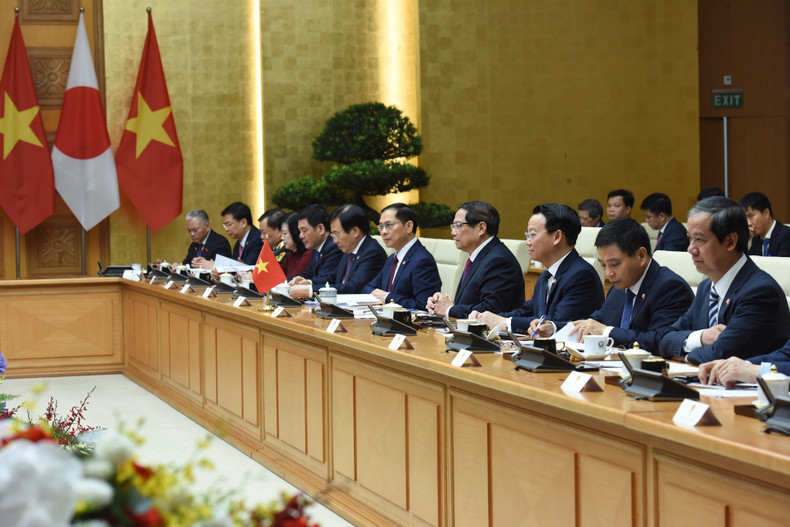 PM Pham Minh Chinh and members of the Vietnamese government.