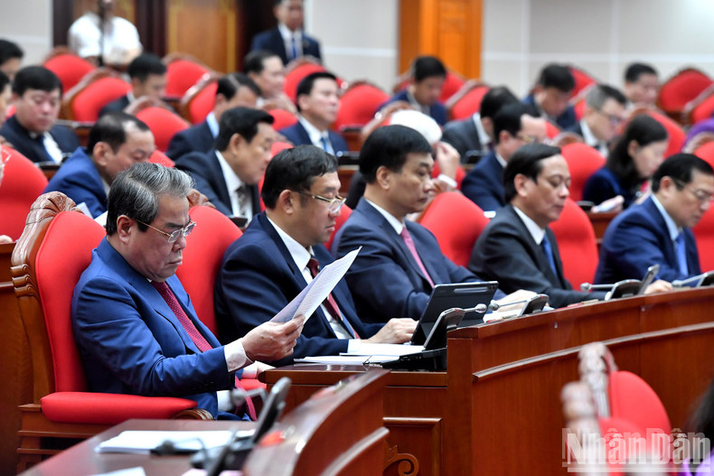 Delegates attending the 11th plenum of the 13th Party Central Committee.