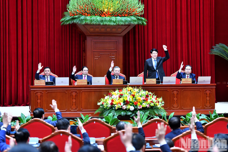 Party and State leaders vote to approve the plenum’s agenda.