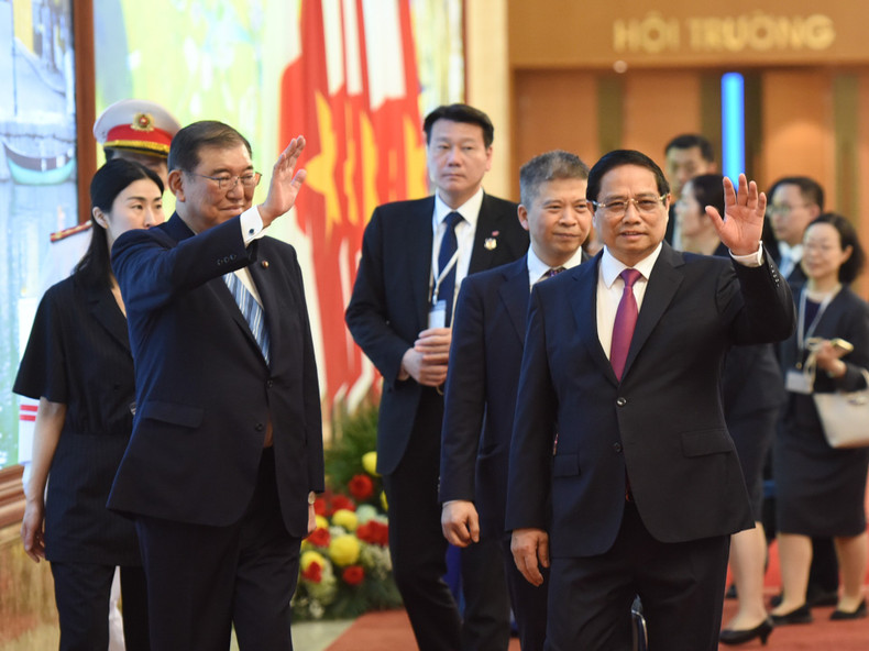 Vietnamese PM Pham Minh Chinh and Japanese PM Ishiba Shigeru.