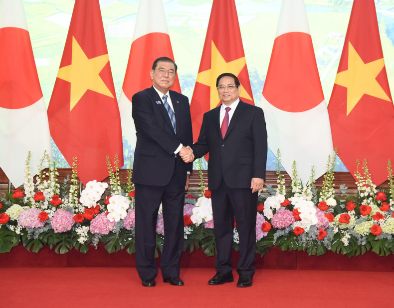 Vietnamese PM Pham Minh Chinh and Japanese PM Ishiba Shigeru.