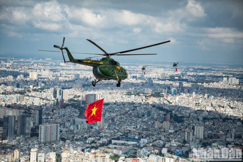 Ten helicopters fly with Party and national flags over Ho Chi Minh City in preparation for the April 30 Grand Ceremony.