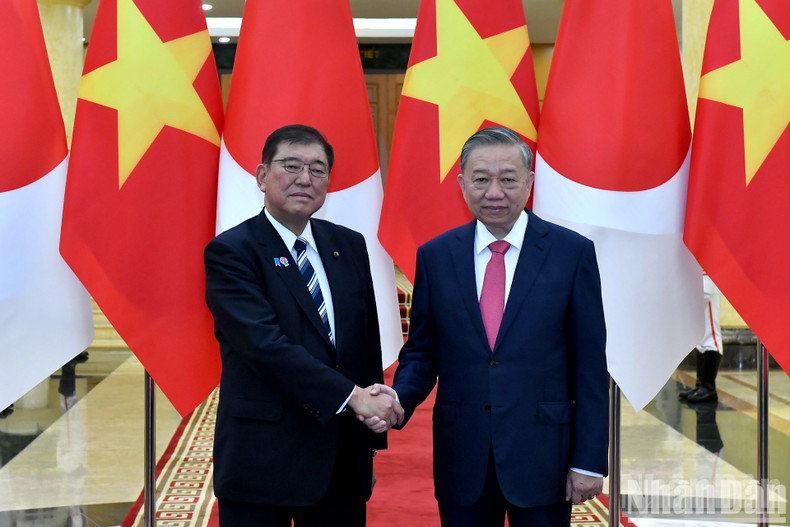 General Secretary To Lam and Japanese Prime Minister Ishiba Shigeru.