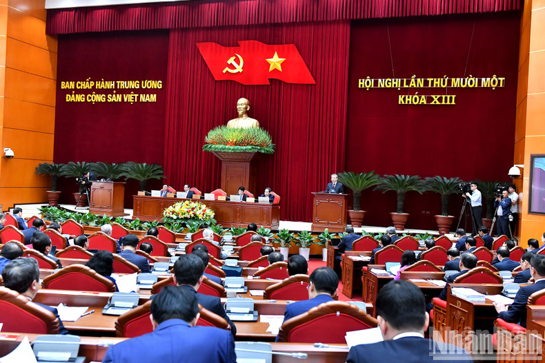 General Secretary To Lam delivers a speech to open the plenum.